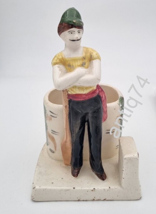 Карандашница. Человек у бочки.  Конаково, автор Фрих Хар,1930-е годы. Редкая роспись.