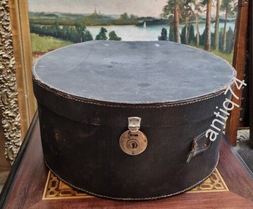 Большая, старинная шляпная коробка. Натуральная кожа.